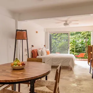 Casa De Piedra Apartahotel